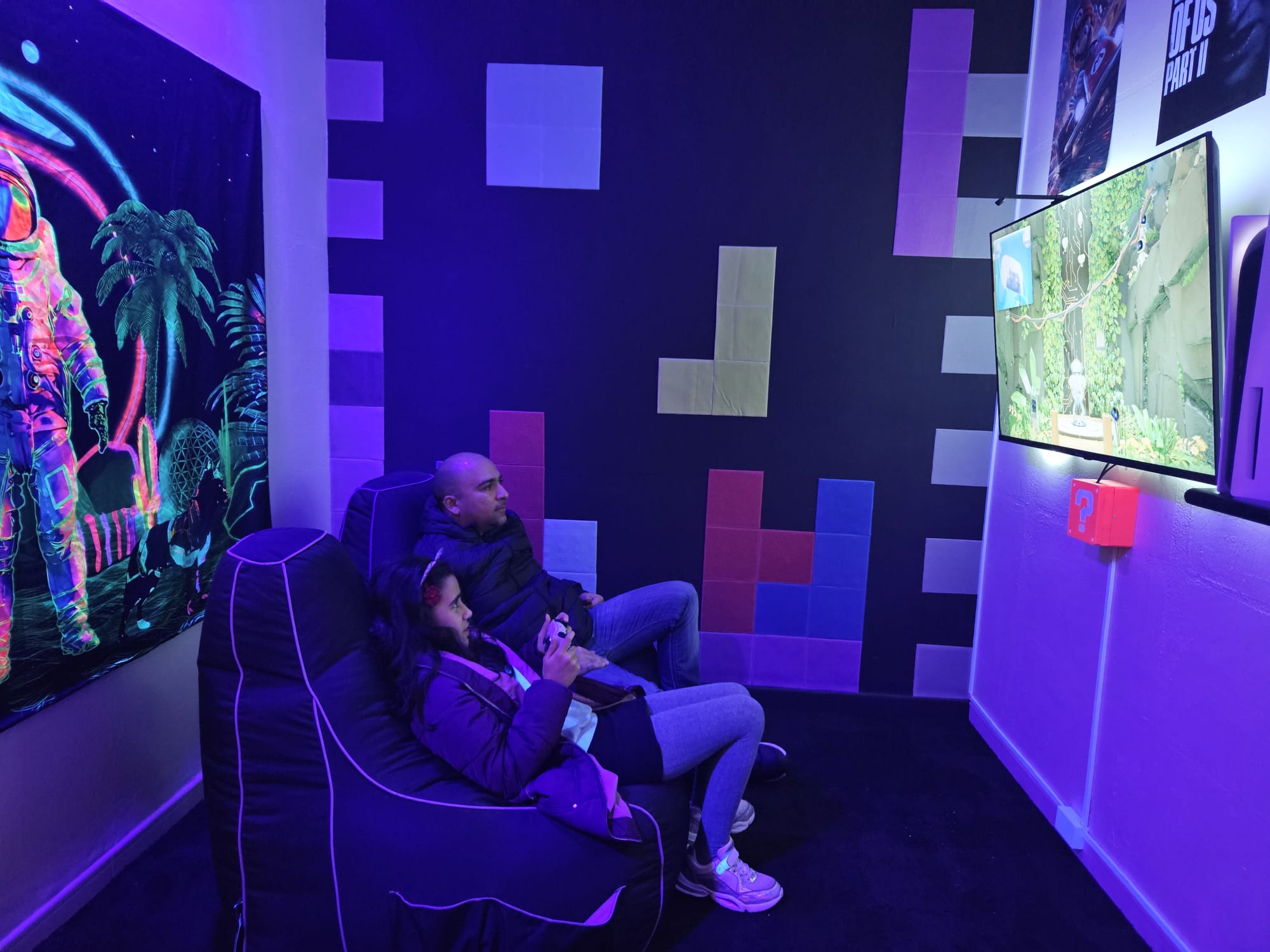 Restaurant inside showcase 3